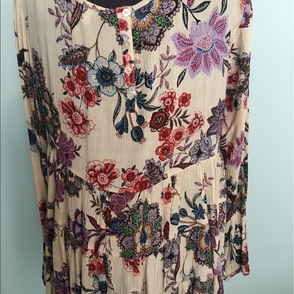 Patrons of Peace Floral Top - Picture 3 of 4